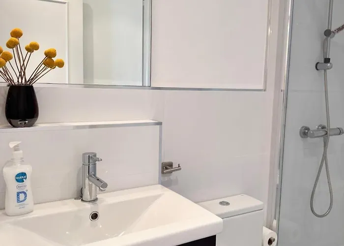 And Modern In The Port Βίγκο