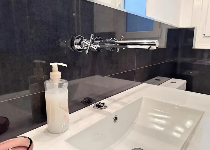 And Modern In The Port Βίγκο