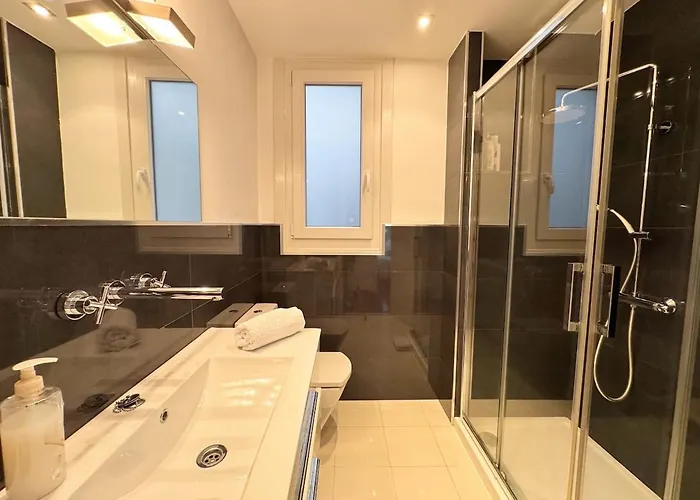 And Modern In The Port Βίγκο